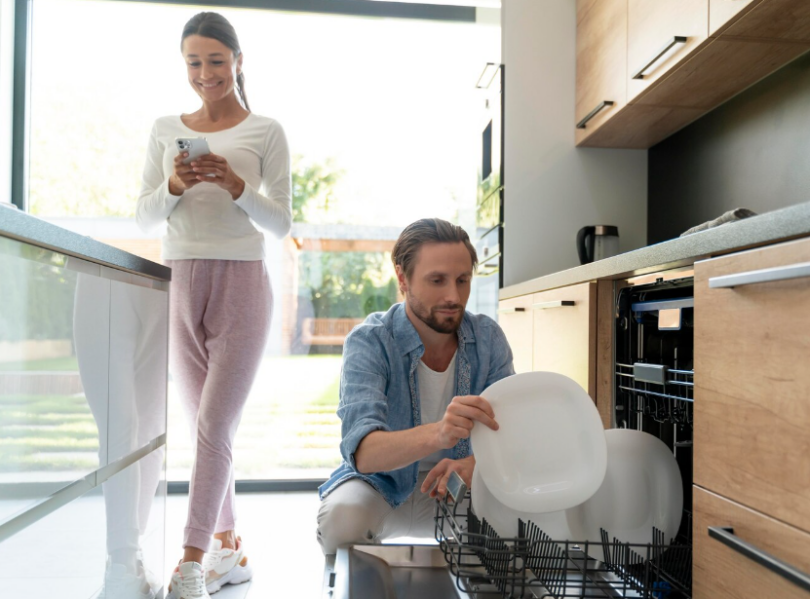 Proč se nádobí v myčce leskne jen někdy?